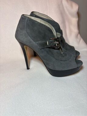 MICHAEL Michael Kors Gray Suede Peep-Toe Buckle Platform Heels Women’s size 11